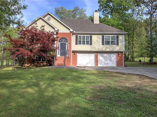 122 Richland St SE, Calhoun, GA 30701