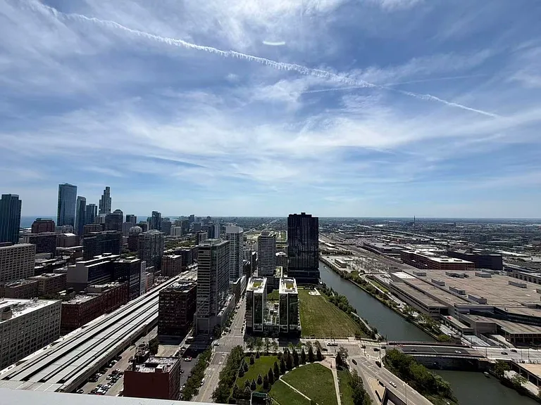 235 W Van Buren St #4204 — Photo 16