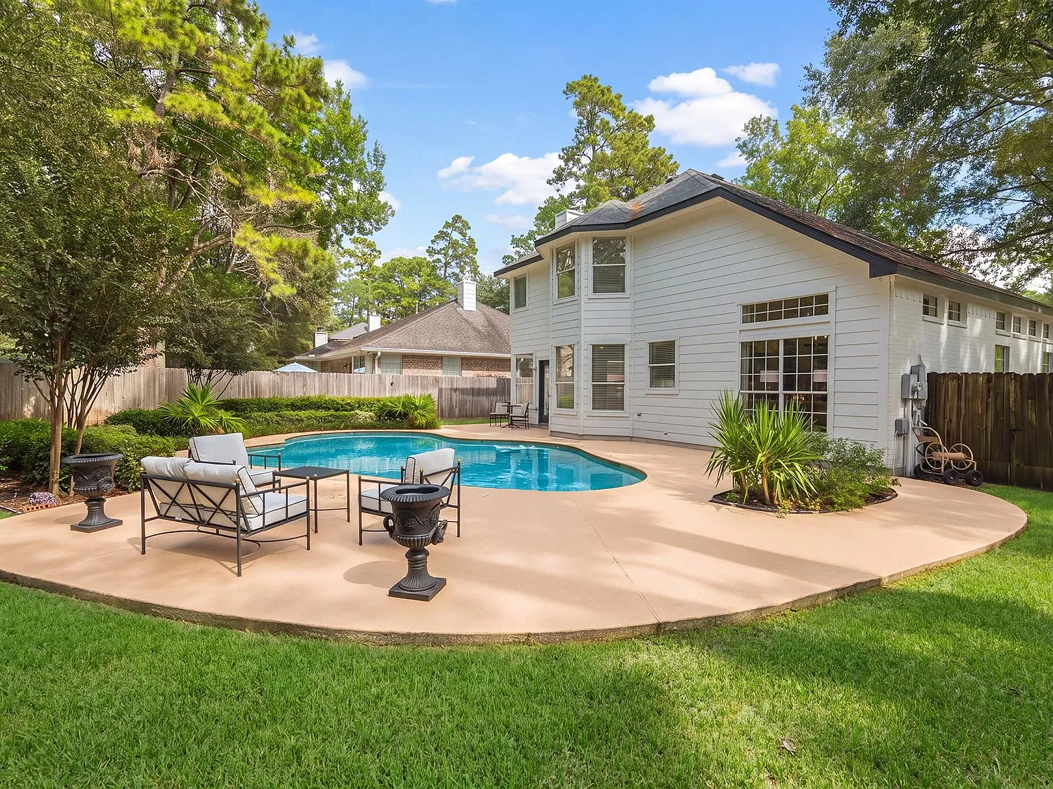 3 bed, 2.5 bath, 2064 sqft, $3,800 — Photo 1