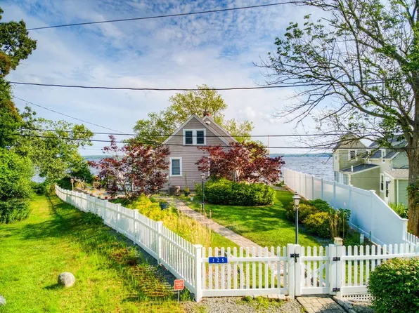 125 Staples Shore Rd, Lakeville, MA 02347