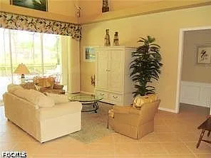 3 bed, 2.5 bath, 2992 sqft, $7,700 — Photo 2