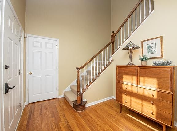 3rd image of 3158 Hampshire Ln
