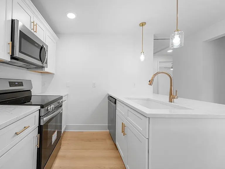 2115 Carter St — Photo 5