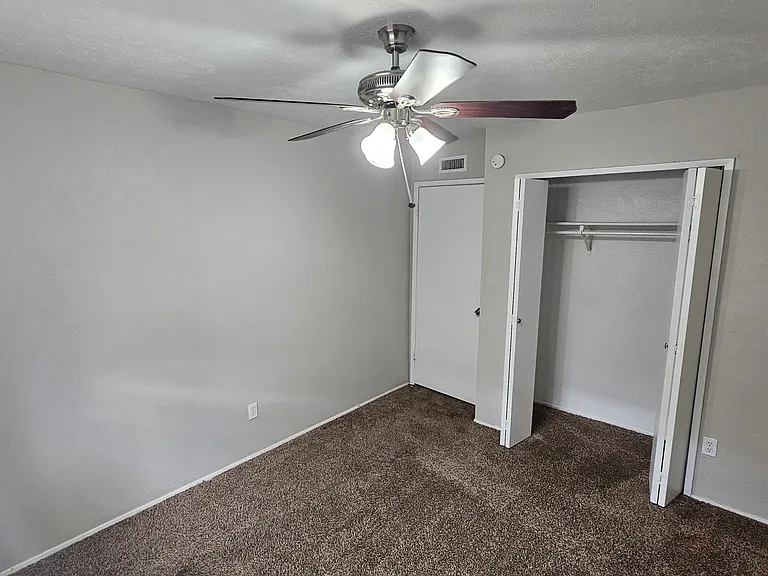 22903 Millgate Dr — Photo 10