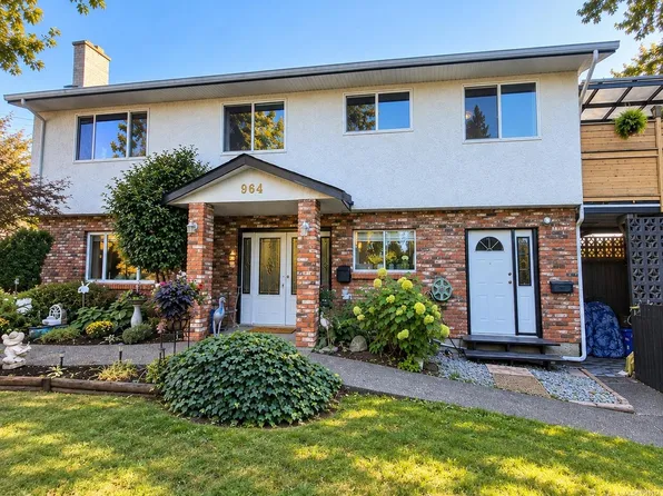 904 Rankin Rd, Esquimalt, BC V9A 6V6