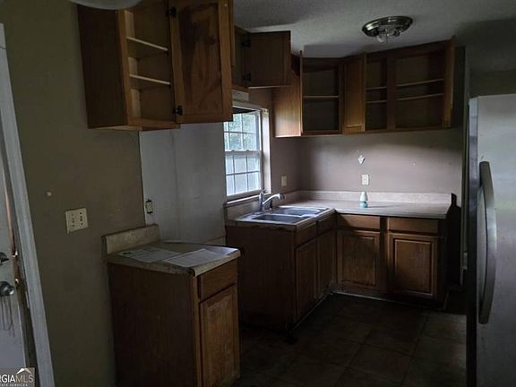 5th image of 64 Henry St