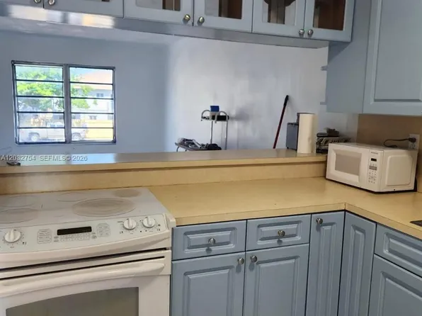 160 Royal Palm Rd APT 215, Hialeah Gardens, FL 33016