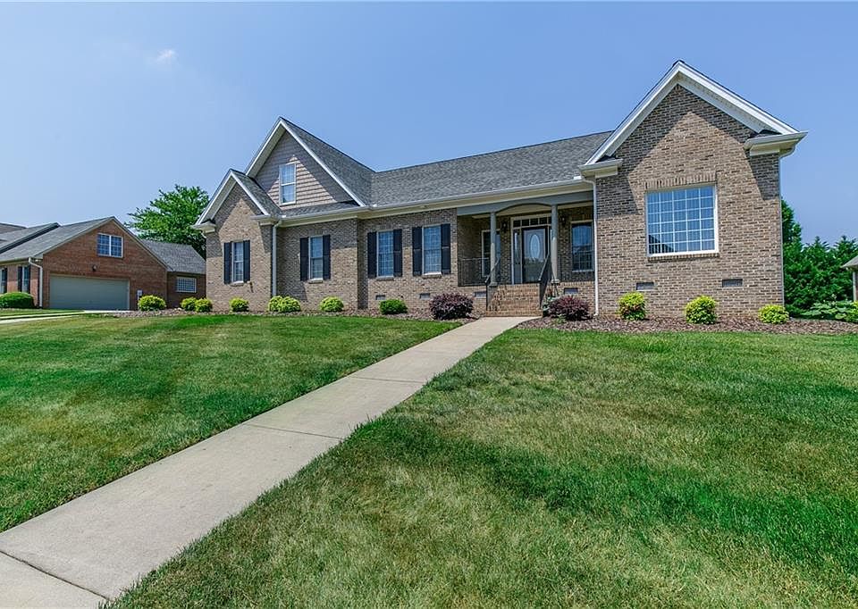 1st image of 404 Brickwalk Ct