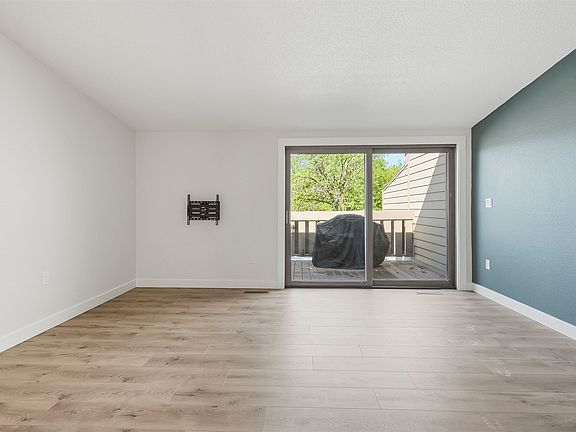 4th image of 832 Stone Ridge Pl