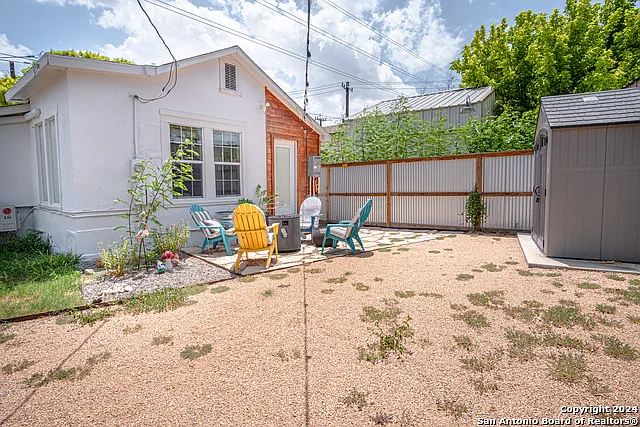 311 Alamosa Ave — Photo 16