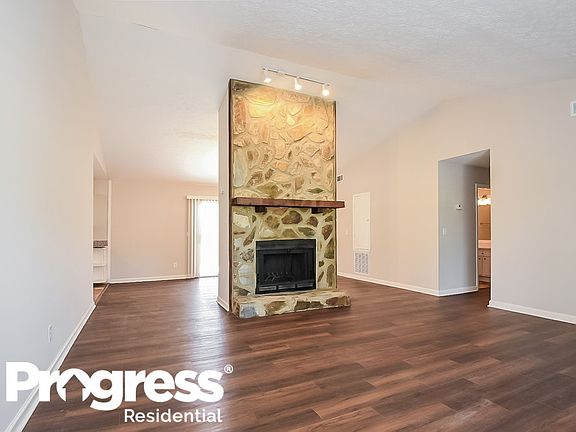 3rd image of 1209 River Forest Ln