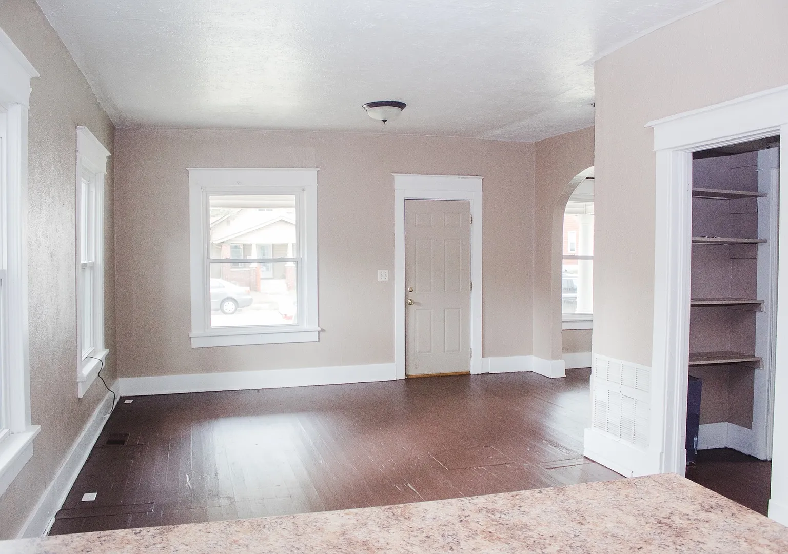 4 Bedroom, 2 Bath House on Campus — Photo 2