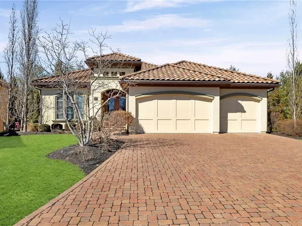 3322 W 137th St, Leawood, KS 66224