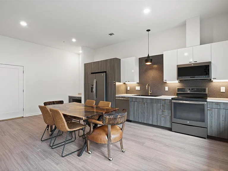 4361 S Congress Ave #111 — Photo 6