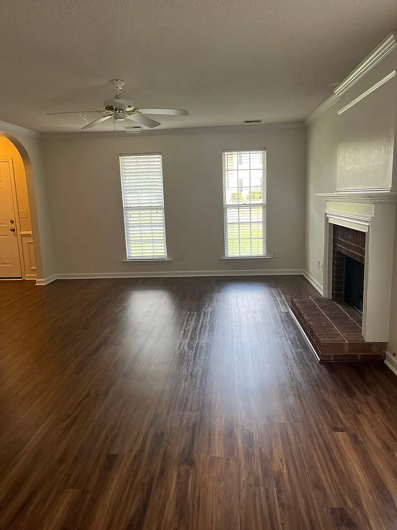 4 bed, 2.5 bath, 1843 sqft, $2,295 — Photo 3