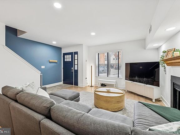 3rd image of 3342 Wiehle St