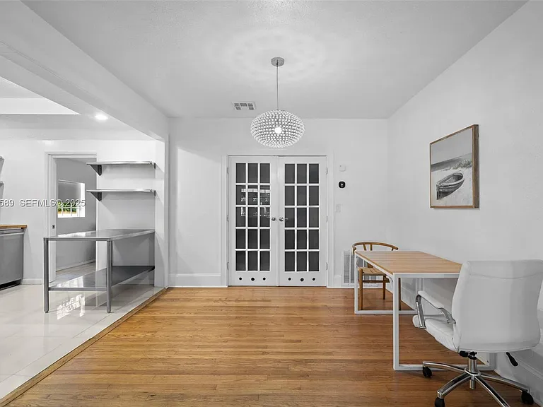 555 NE 73rd St — Photo 5