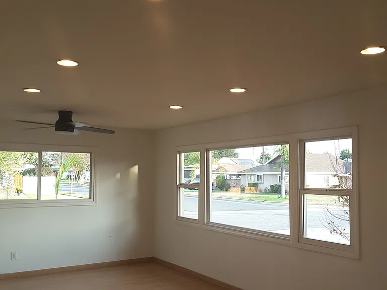 561 W Grondahl St — Photo 1
