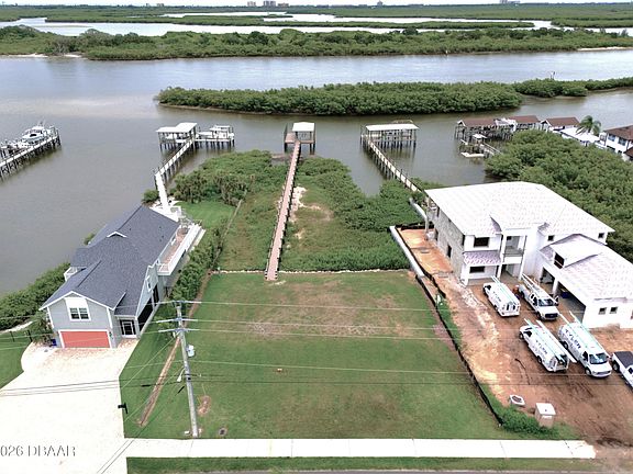 2nd image of 211 N Riverside Dr