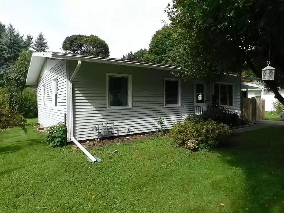 1st image of 23 Twin Dr