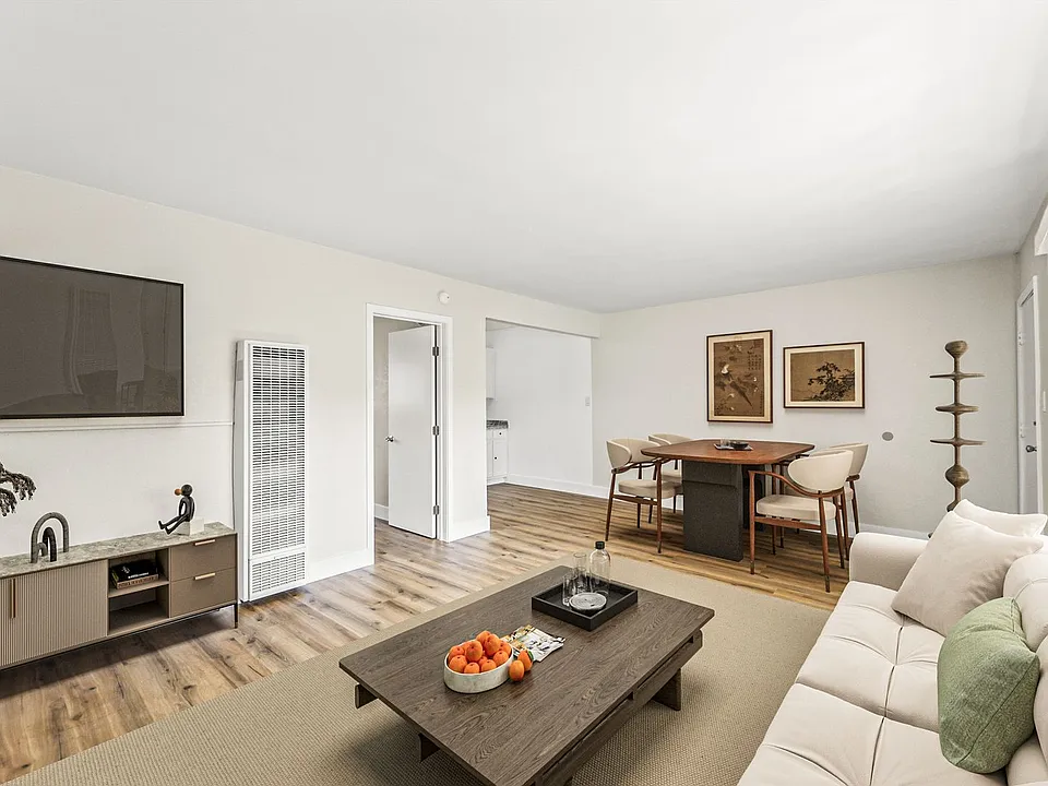 1254 W 110th