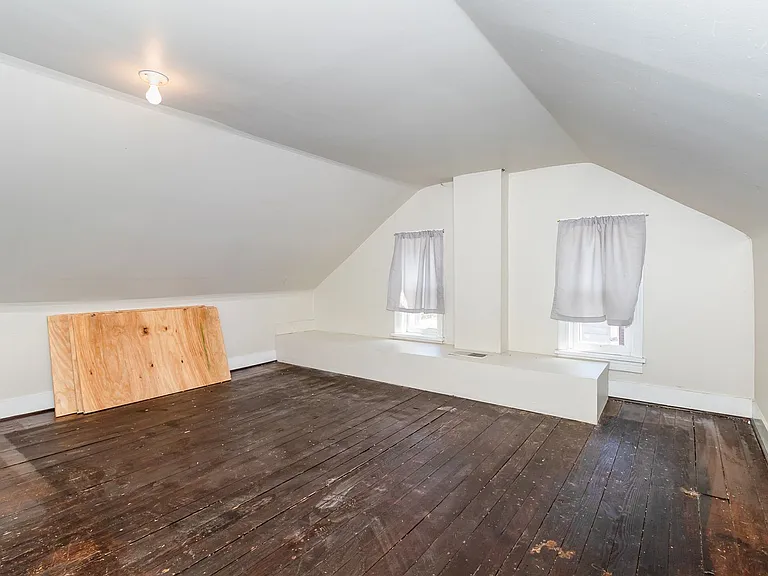 517 N Pitt St — Photo 18