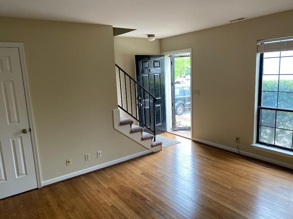 1st image of 704 Fox Ridge Dr
