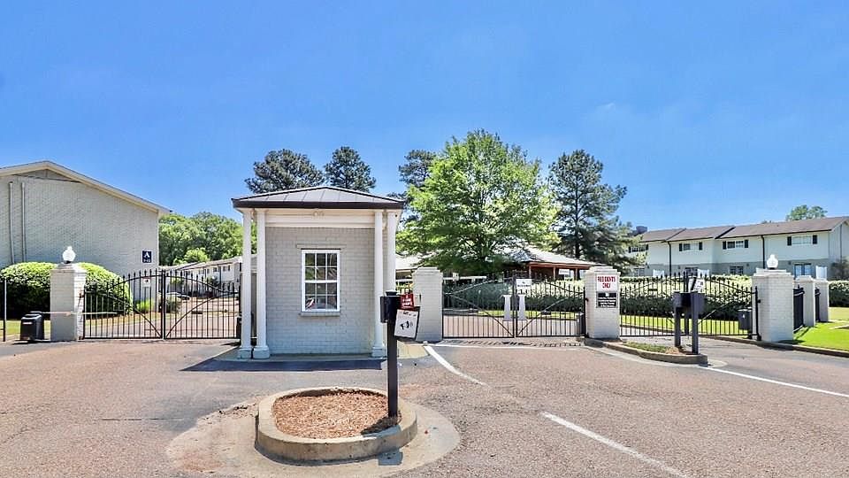 1st image of 1802 Jackson Ave W APT 158