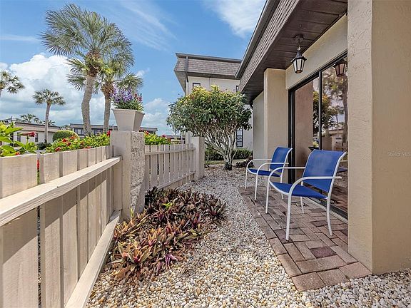 3rd image of 1708 BONITAS CIRCLE #1726A