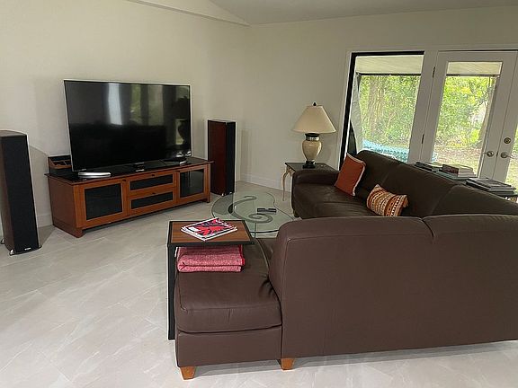 5th image of 2889 NW 10th Pl