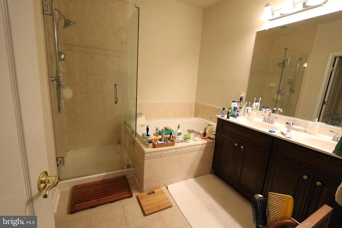 3 bed, 3.5 bath, 2368 sqft, $3,500 — Photo 4