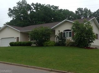 504 Skyview Dr, Ionia, MI 48846