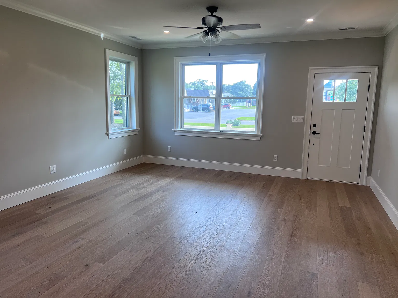 3 bed, 1390 sqft, $3,200 — Photo 2