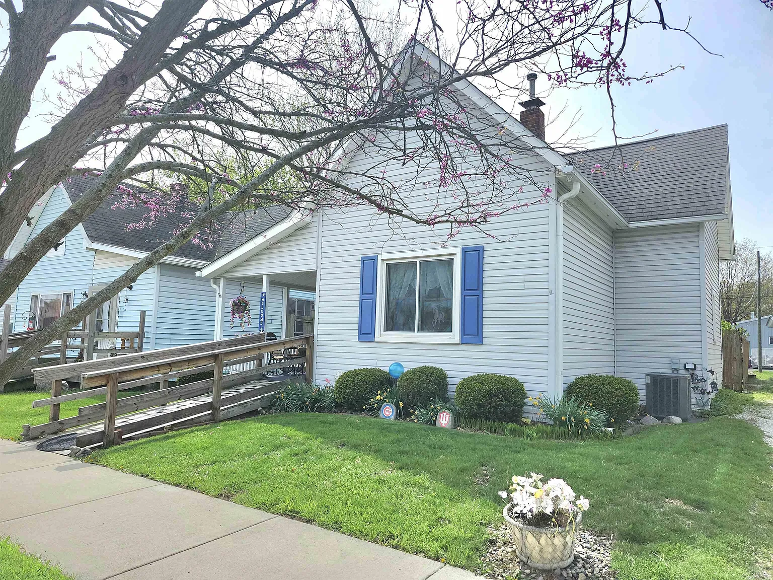 909 S Bell St photo 1