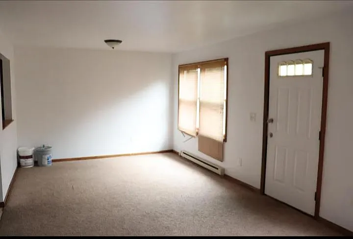 3 bed, 1025 sqft, $1,500 — Photo 3