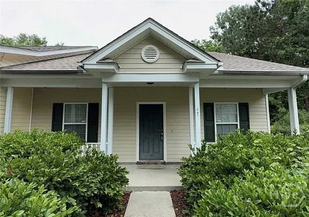 4 bed, 4.0 bath, 1818 sqft, $2,400 — Photo 1