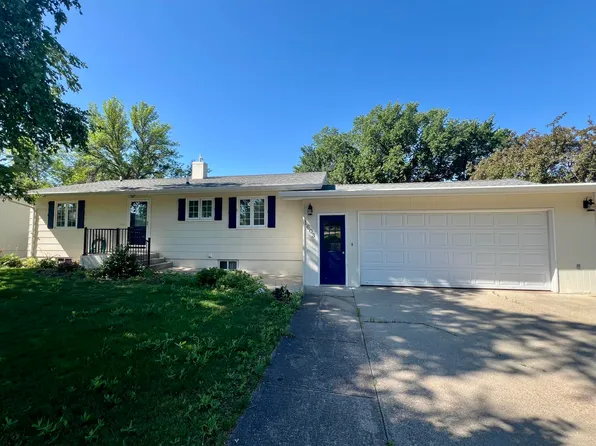 1603 Hilltop Dr, Pierre, SD 57501