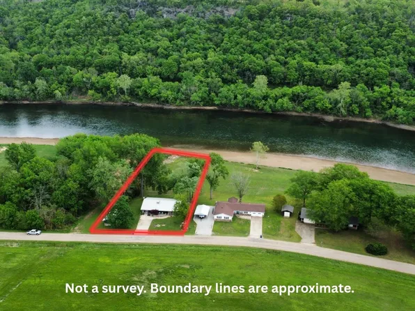 2752 Riverview Dr, Norfork, AR 72658