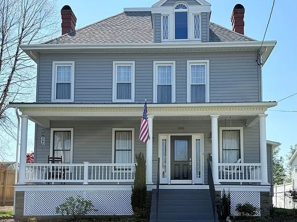 305 W 4th St, Williamstown, WV 26187
