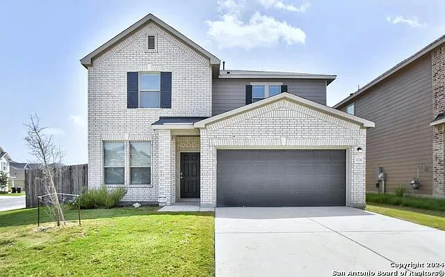 5 bed, 3.5 bath, 2700 sqft, $2,100 — Photo 1