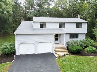 17 Old Barge Rd, Simsbury, CT 06070