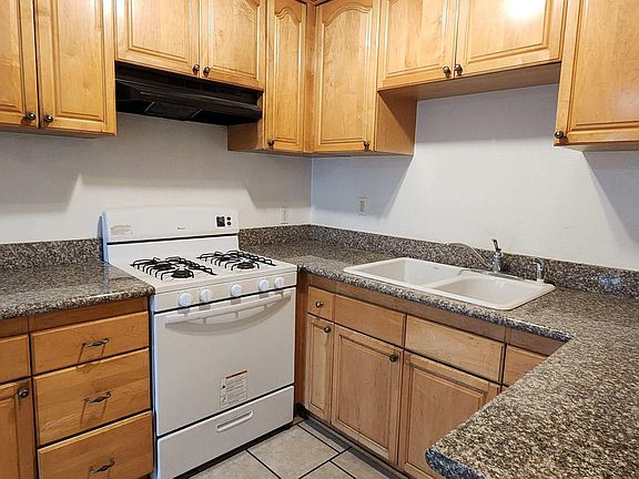 4th image of 1519 Plaza Del Amo APT 2