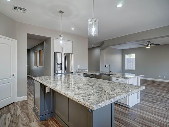 5th image of 17642 W Crocus Dr