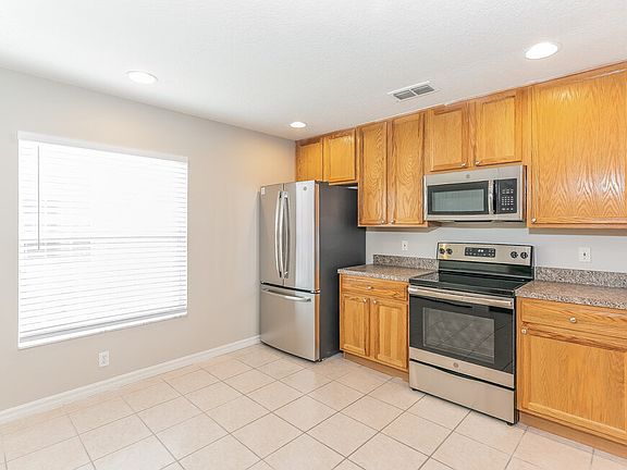 5th image of 2221 Heathwood Cir