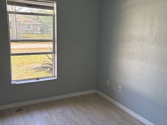 5th image of 424 Pelican Rd