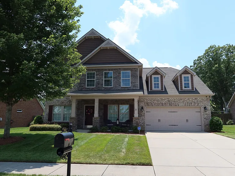 5409 Poplar Knoll Dr — Photo 2