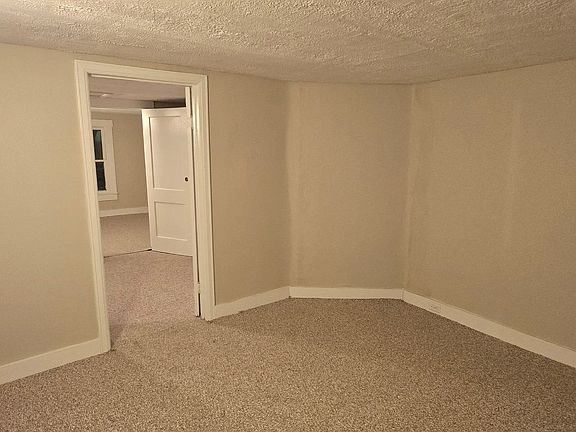3rd image of 814 S Main St