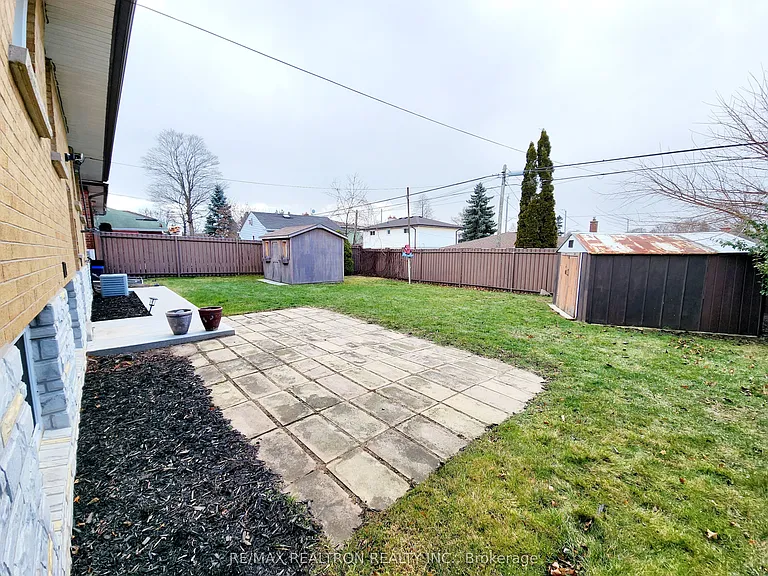 58 Athabasca St — Photo 15
