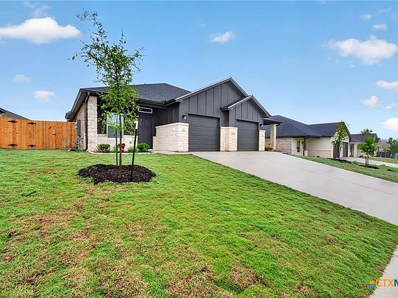 3rd image of 110 Leon Ln