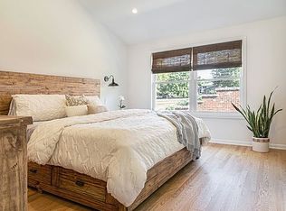 7925 Brookbank Rd, Willowbrook, IL 60527